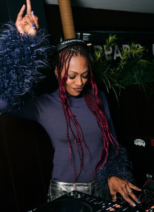 Apparis AW26 Party